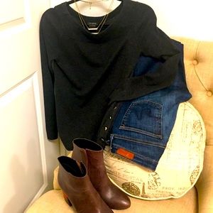 ✨ Moving sale 🚗-Ann Taylor Charcoal Gray Top 3/4 Sleeves, Gold Buttons, Size XS